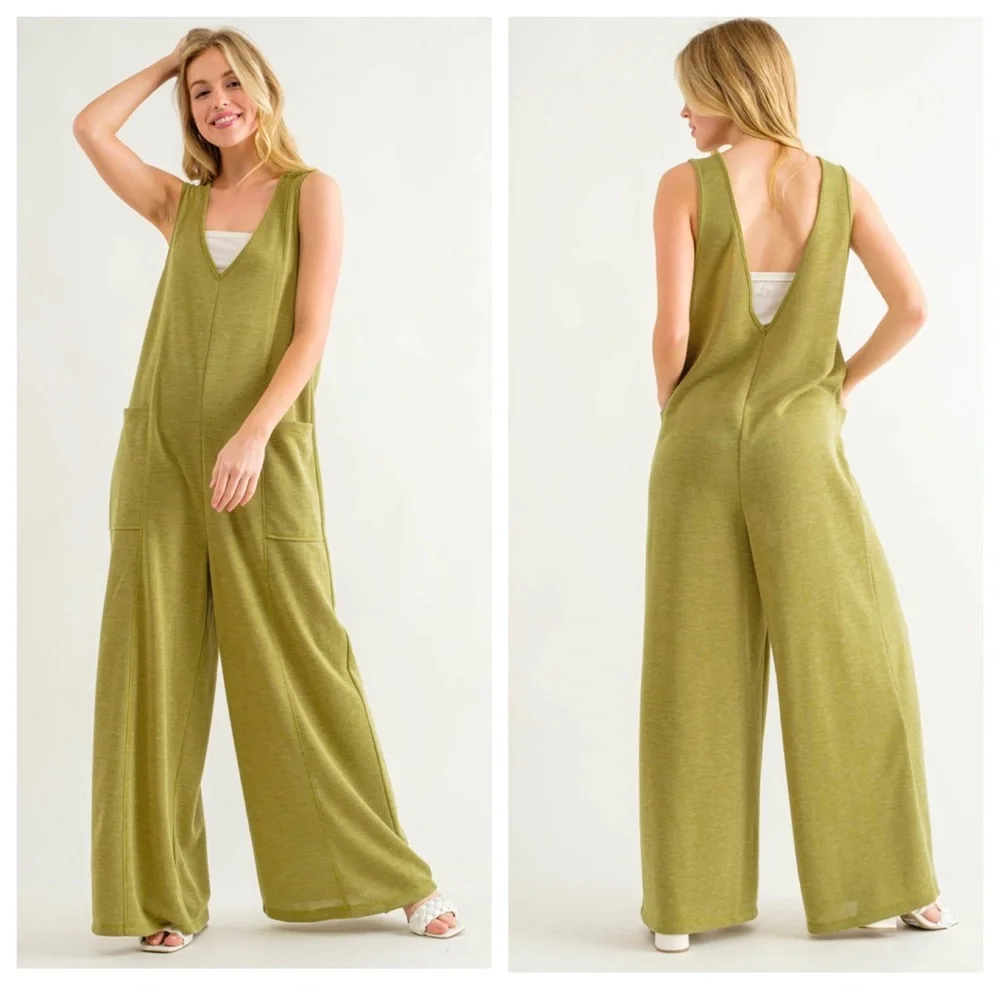 15 Relax fit Wide Leg V-neck Jumpsuit With Front Pockets - Picture 4 of 4